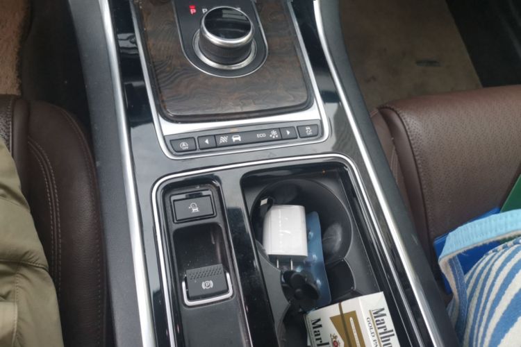 Used Jaguar XFL 2018 XFL 2.0T 250 PS Premium Edition Gear Lever