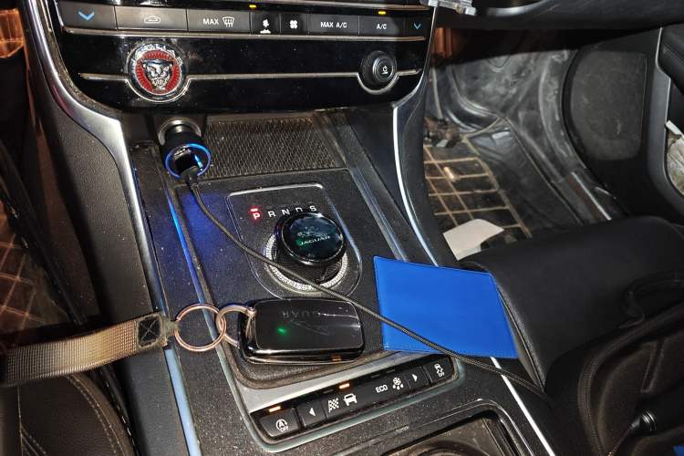 Used Jaguar XFL 2018 XFL 2.0T 200PS Elite Edition Gear Lever