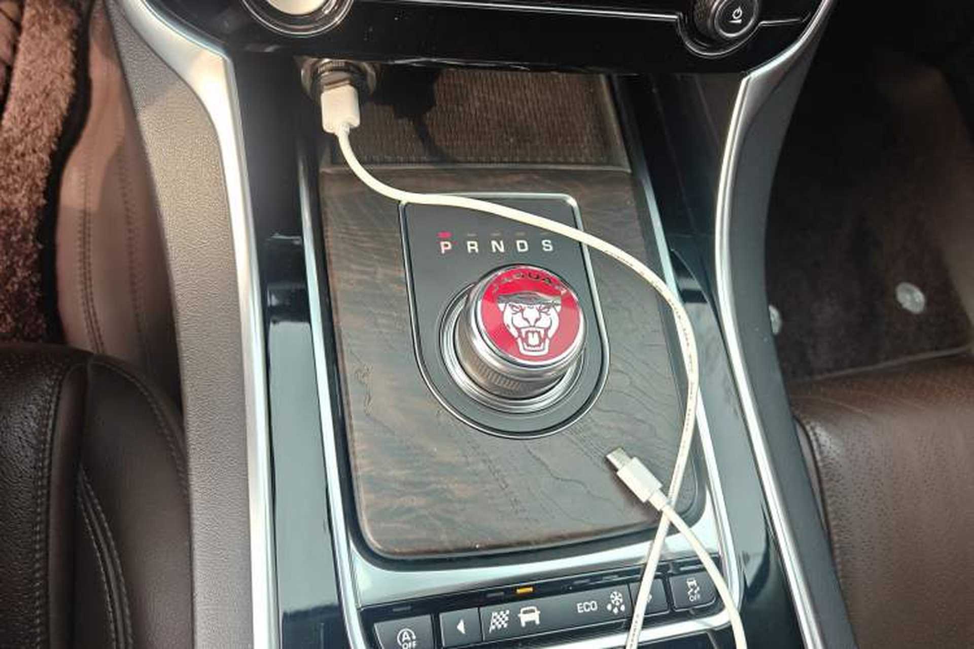 Used Jaguar XFL 2018 XFL 2.0T 250 PS Luxury Edition Gear Lever