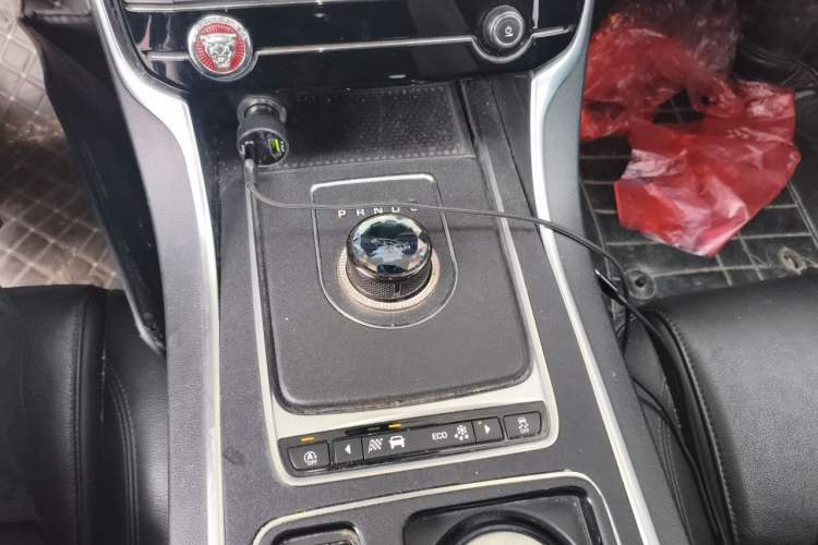 Used Jaguar XFL 2018 XFL 2.0T 200PS Elite Edition Gear Lever