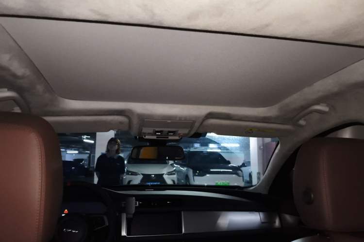 Used Jaguar XFL 2018 XFL 2.0T 250 PS Luxury Edition Headliner