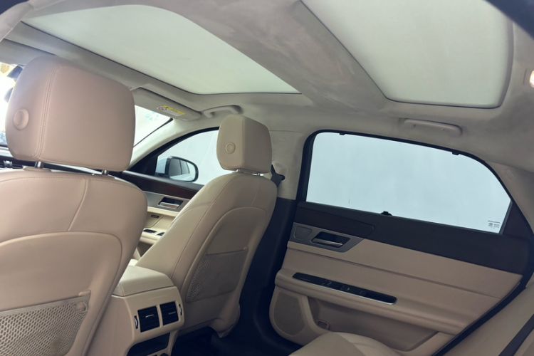 Used Jaguar XFL 2018 XFL 2.0T 200PS Elite Edition Headliner