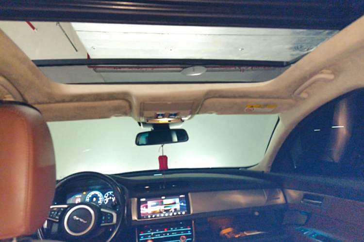 Used Jaguar XFL 2018 XFL 2.0T 250 PS Luxury Edition Headliner