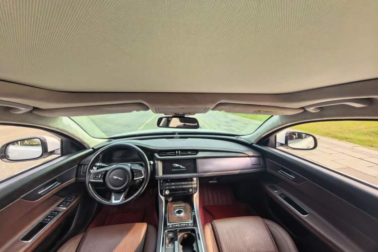 Used Jaguar XFL 2018 XFL 2.0T 250 PS Luxury Edition Interior 1