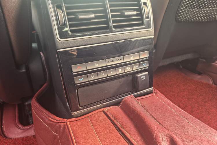Used Jaguar XFL 2018 XFL 2.0T 250 PS Luxury Edition Interior 11