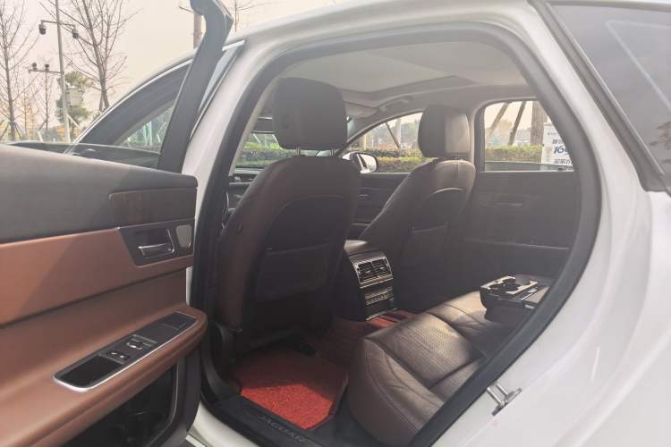 Used Jaguar XFL 2018 XFL 2.0T 250 PS Luxury Edition Interior 12