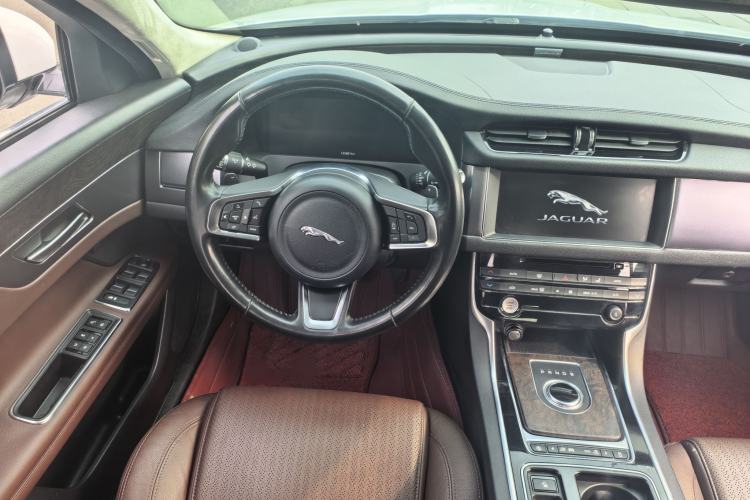 Used Jaguar XFL 2018 XFL 2.0T 250 PS Luxury Edition Interior 2