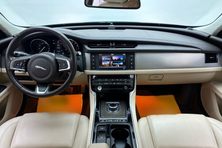 Used Jaguar XFL 2018 XFL 2.0T 200PS Elite Edition Interior 2