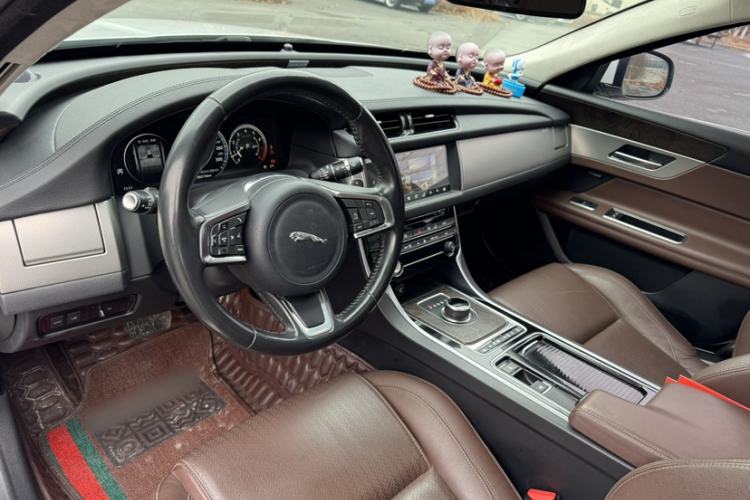 Used Jaguar XFL 2018 XFL 2.0T 250 PS Luxury Edition Interior 3