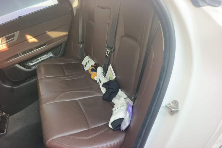 Used Jaguar XFL 2018 XFL 2.0T 250 PS Luxury Edition Interior 4