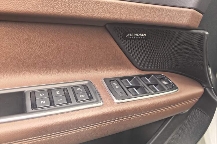 Used Jaguar XFL 2018 XFL 2.0T 250 PS Luxury Edition Interior 8