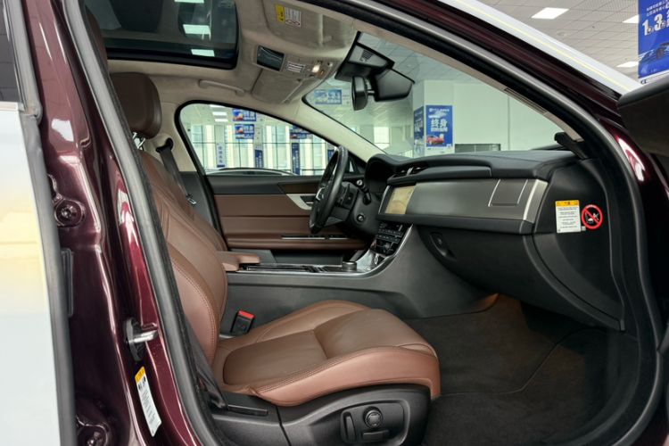 Used Jaguar XFL 2018 XFL 2.0T 250 PS Premium Edition Interior 8