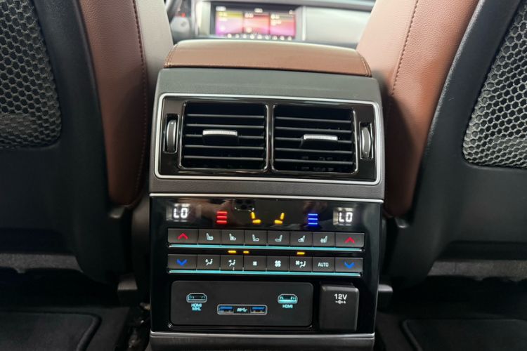 Used Jaguar XFL 2018 XFL 2.0T 250 PS Premium Edition Interior 9