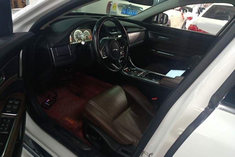 Used Jaguar XFL 2018 XFL 2.0T 250 PS Luxury Edition Left Front Seat