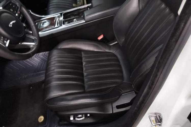 Used Jaguar XFL 2018 XFL 3.0 SC 340 PS Luxury Edition Left Front Seat