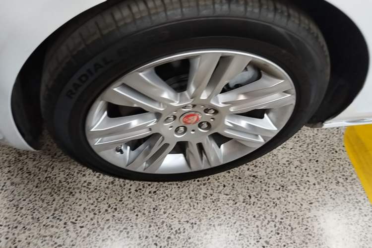 Used Jaguar XFL 2018 XFL 3.0 SC 340 PS Luxury Edition Left Front Wheel Hub