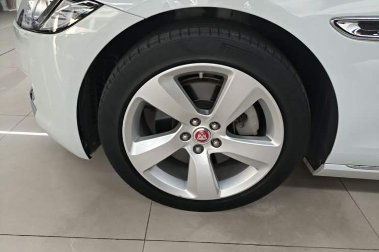Used Jaguar XFL 2018 XFL 2.0T 200PS Elite Edition Left Front Wheel Hub