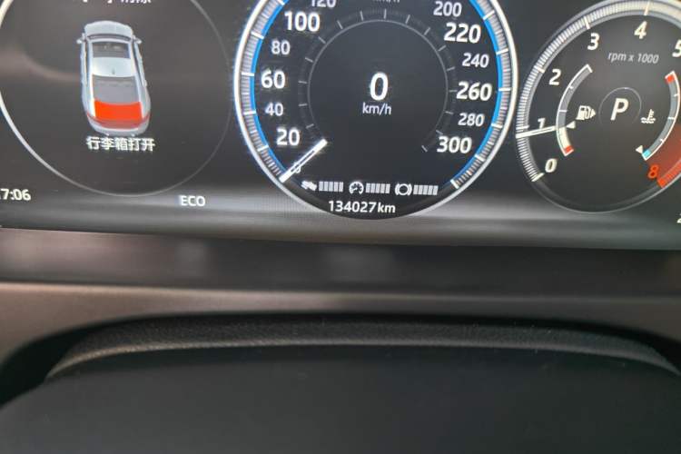 Used Jaguar XFL 2018 XFL 2.0T 250 PS Luxury Edition Odometer Close Up