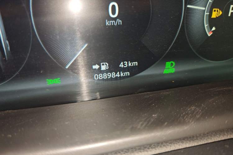 Used Jaguar XFL 2018 XFL 2.0T 250 PS Luxury Edition Odometer Close Up