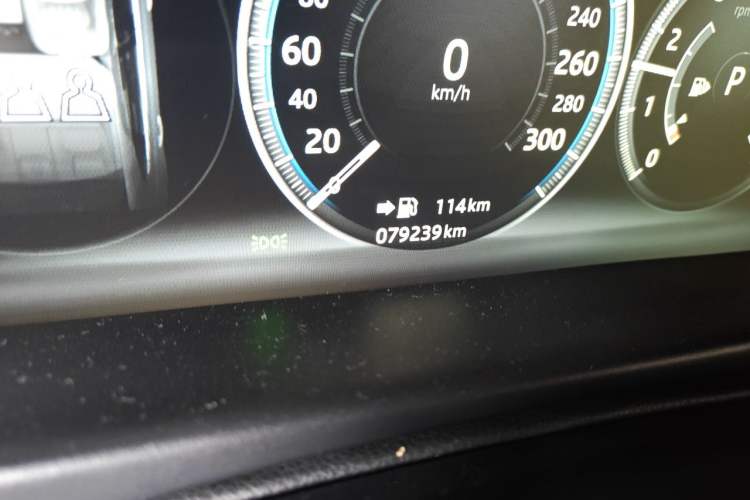 Used Jaguar XFL 2018 XFL 2.0T 250 PS Luxury Edition Odometer Close Up