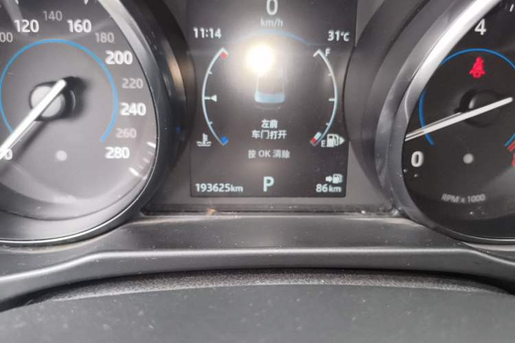 Used Jaguar XFL 2018 XFL 2.0T 200PS Elite Edition Odometer Close Up