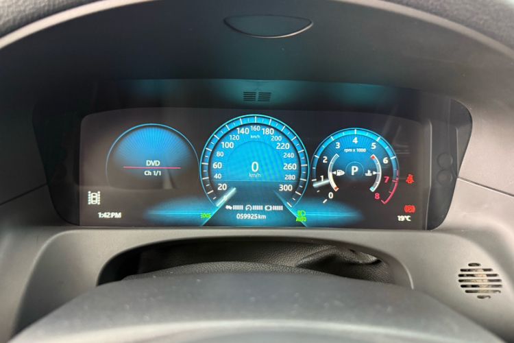 Used Jaguar XFL 2018 XFL 2.0T 250 PS Premium Edition Odometer Close Up