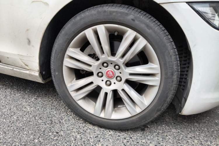 Used Jaguar XFL 2018 XFL 2.0T 250 PS Luxury Edition Right Front Wheel Hub