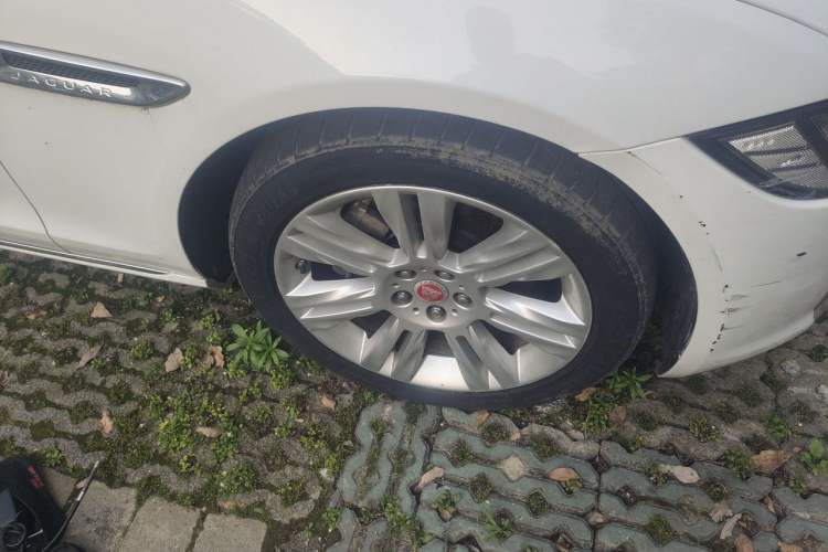 Used Jaguar XFL 2018 XFL 2.0T 250 PS Luxury Edition Right Front Wheel Hub