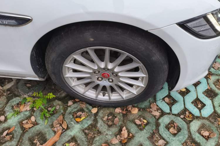 Used Jaguar XFL 2018 XFL 2.0T 200PS Luxury Edition Right Front Wheel Hub