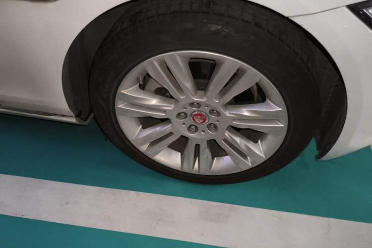 Used Jaguar XFL 2018 XFL 2.0T 250 PS Luxury Edition Right Front Wheel Hub