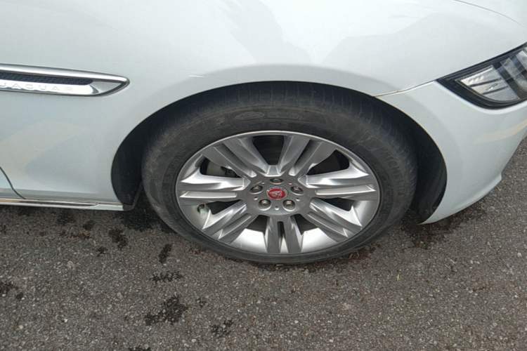 Used Jaguar XFL 2018 XFL 2.0T 250 PS Luxury Edition Right Front Wheel Hub