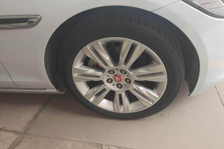 Used Jaguar XFL 2018 XFL 2.0T 250 PS Luxury Edition Right Front Wheel Hub