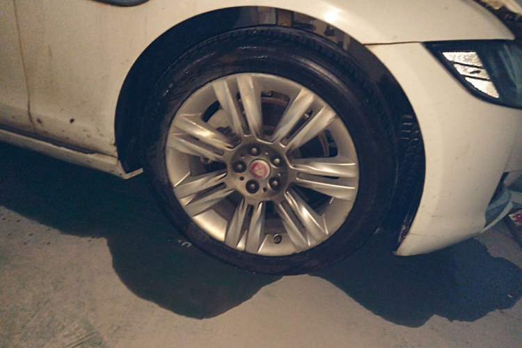 Used Jaguar XFL 2018 XFL 2.0T 250 PS Luxury Edition Right Front Wheel Hub