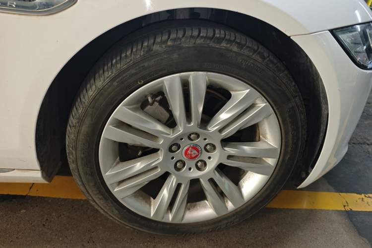 Used Jaguar XFL 2018 XFL 2.0T 250 PS Luxury Edition Right Front Wheel Hub