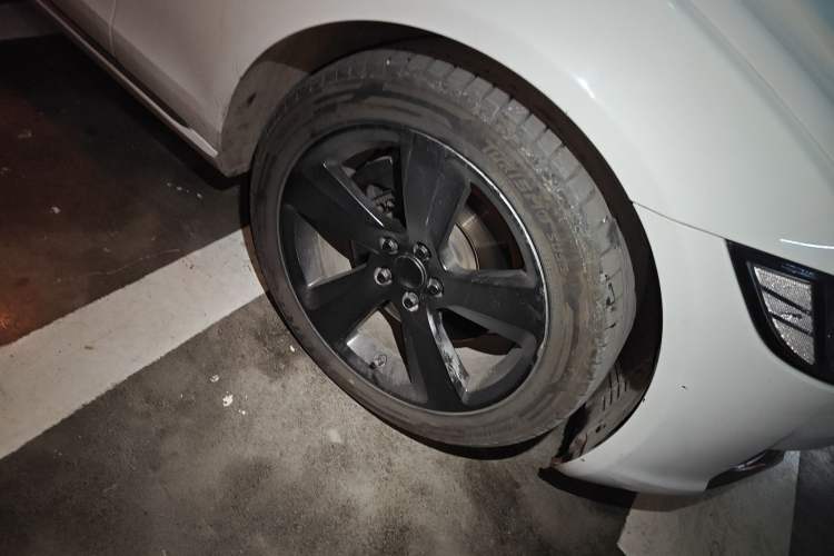 Used Jaguar XFL 2018 XFL 2.0T 200PS Elite Edition Right Front Wheel Hub