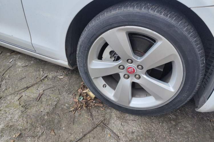 Used Jaguar XFL 2018 XFL 2.0T 200PS Elite Edition Right Front Wheel Hub