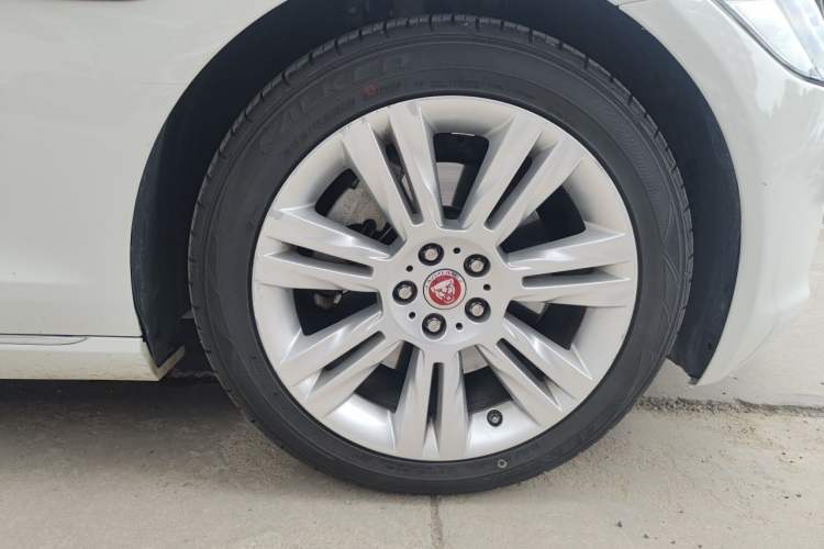 Used Jaguar XFL 2018 XFL 2.0T 250 PS Luxury Edition Right Front Wheel Hub