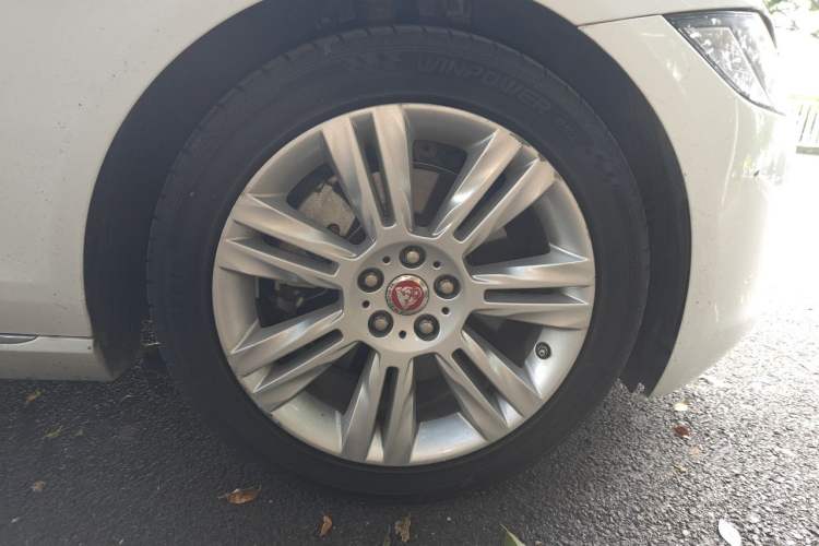 Used Jaguar XFL 2018 XFL 2.0T 250 PS Luxury Edition Right Front Wheel Hub