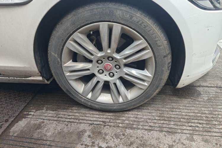 Used Jaguar XFL 2018 XFL 2.0T 250 PS Luxury Edition Right Front Wheel Hub