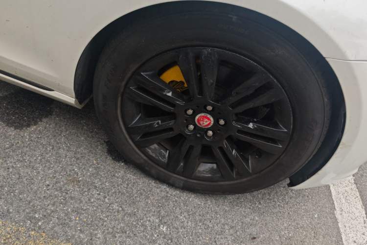 Used Jaguar XFL 2018 XFL 2.0T 250 PS Luxury Edition Right Front Wheel Hub
