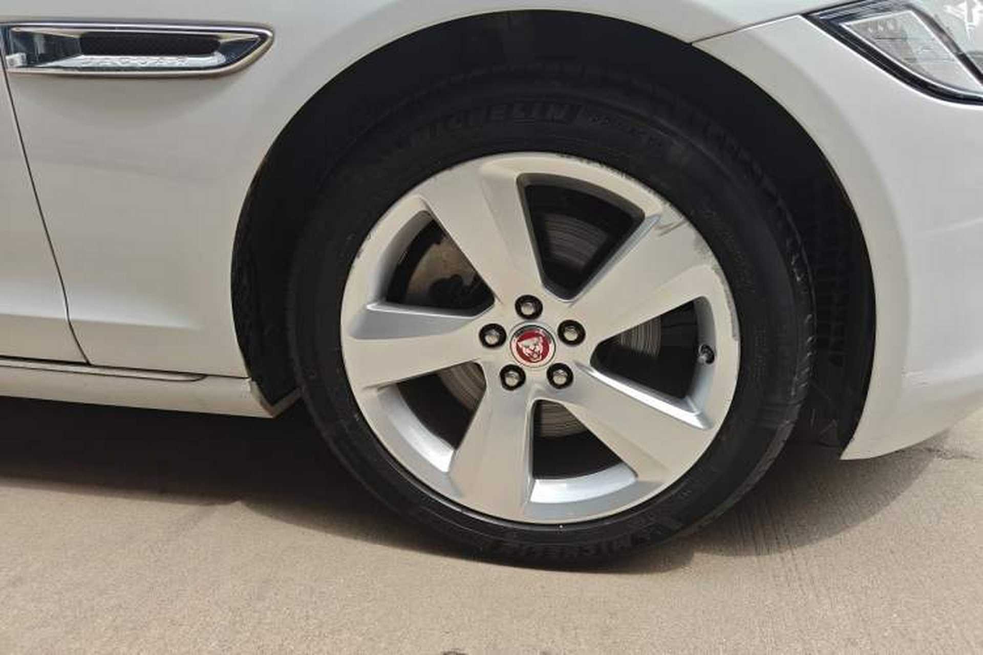 Used Jaguar XFL 2018 XFL 2.0T 200PS Elite Edition Right Front Wheel Hub