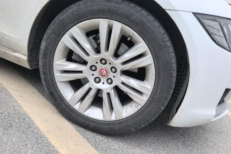 Used Jaguar XFL 2018 XFL 2.0T 250 PS Luxury Edition Right Front Wheel Hub