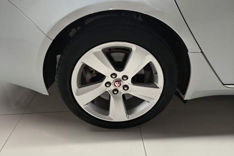 Used Jaguar XFL 2018 XFL 2.0T 200PS Elite Edition Right Rear Wheel Hub