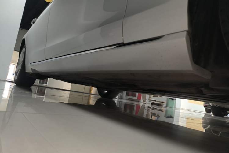 Used Jaguar XFL 2018 XFL 2.0T 200PS Elite Edition Right Side Sill