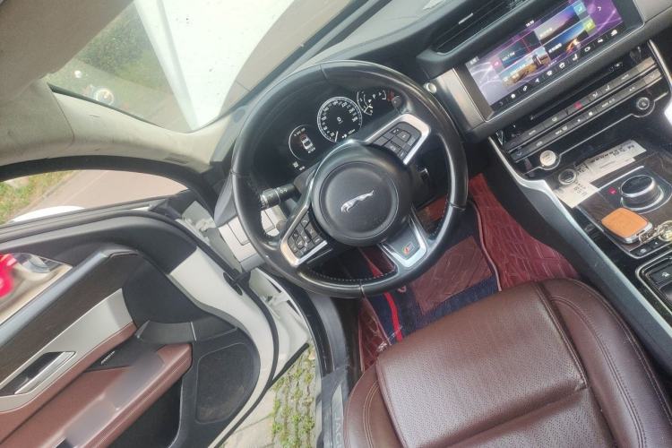 Used Jaguar XFL 2018 XFL 2.0T 250 PS Luxury Edition Steering Wheel