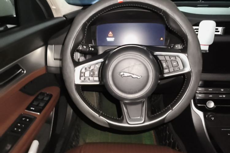 Used Jaguar XFL 2018 XFL 2.0T 250 PS Luxury Edition Steering Wheel