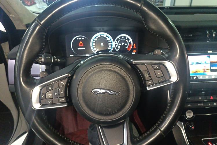 Used Jaguar XFL 2018 XFL 2.0T 250 PS Luxury Edition Steering Wheel