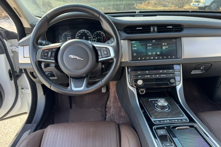 Used Jaguar XFL 2018 XFL 2.0T 250 PS Luxury Edition Steering Wheel