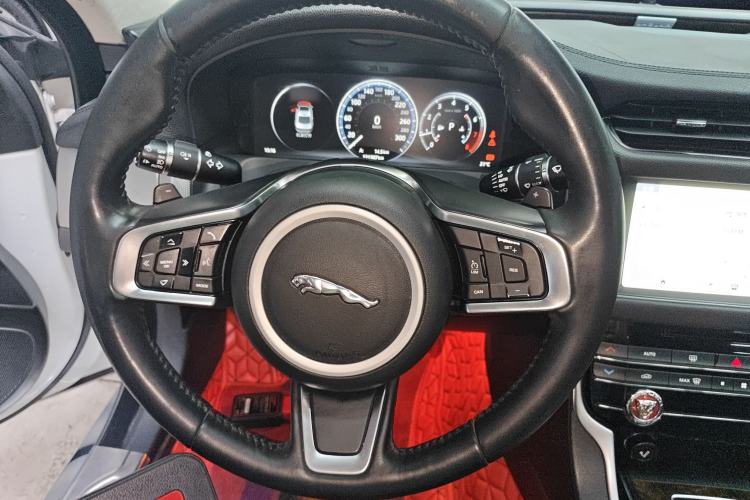 Used Jaguar XFL 2018 XFL 2.0T 250 PS Luxury Edition Steering Wheel