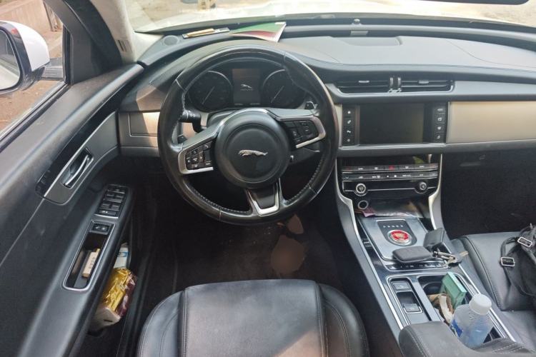Used Jaguar XFL 2018 XFL 2.0T 200PS Luxury Edition Steering Wheel